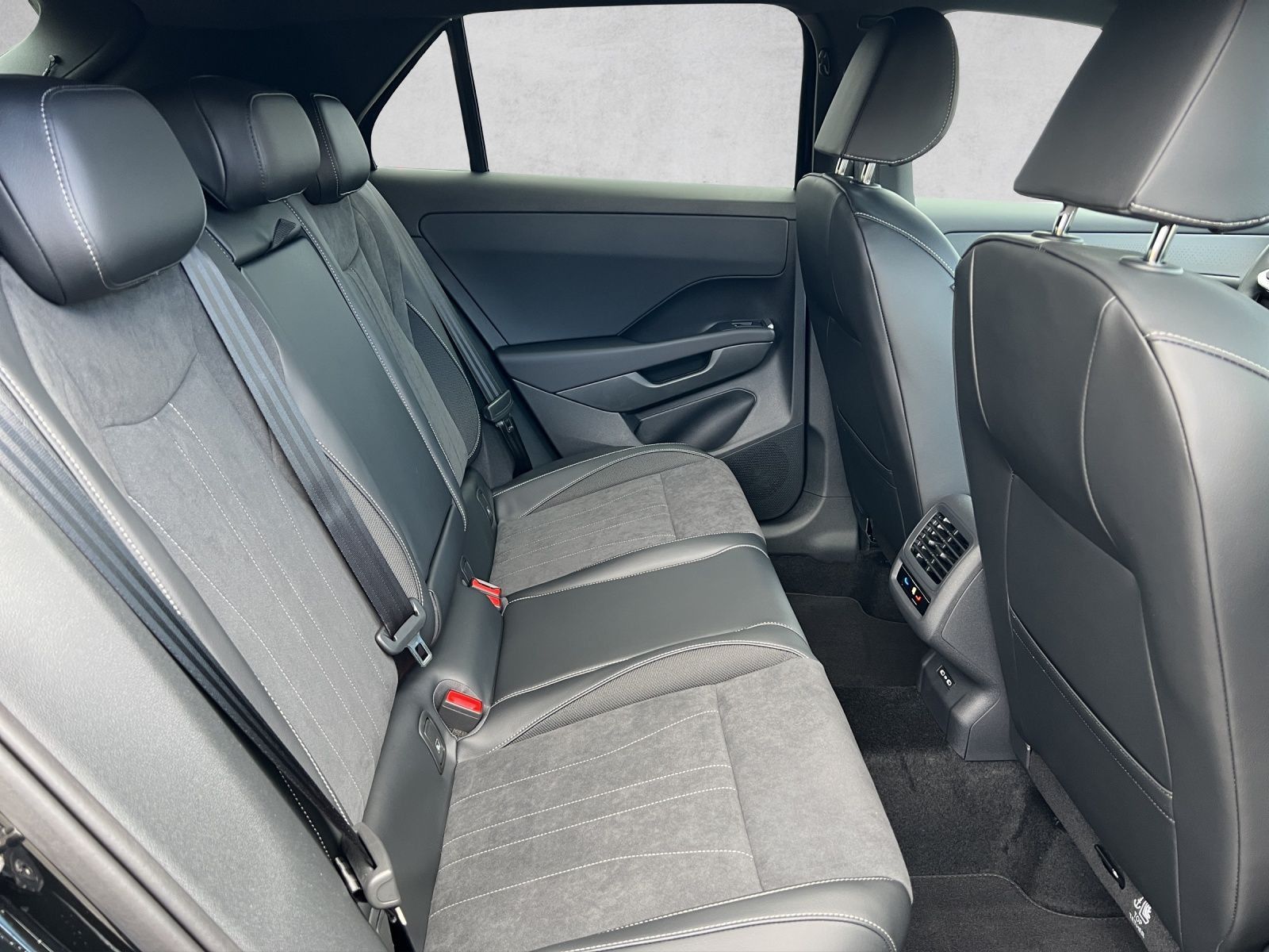 T-Roc Style 1.5 l eTSI OPF 110 kW (150 PS) 7-Gan