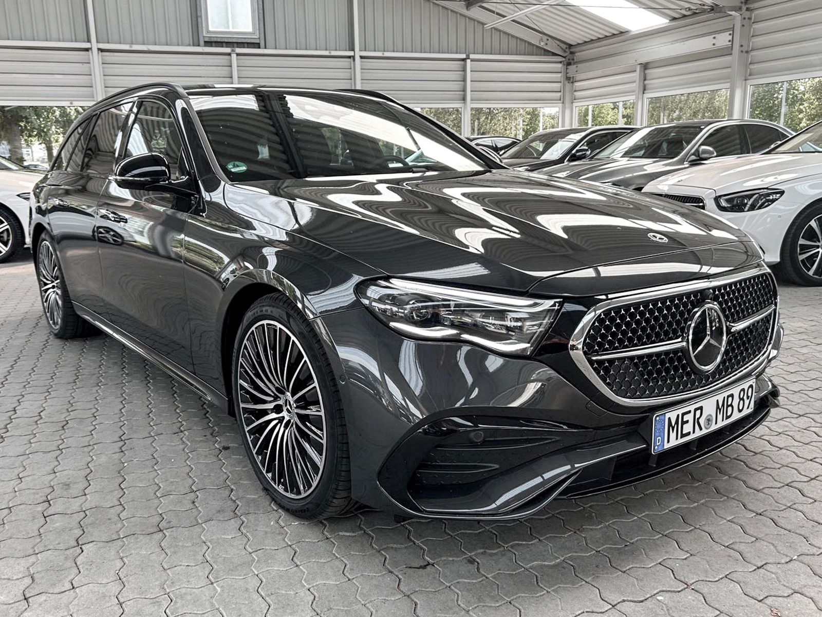 Mercedes-Benz E 220 d T AMG MBUX+360°+DIG-LED+Pano+AHK+Distron imagem 2