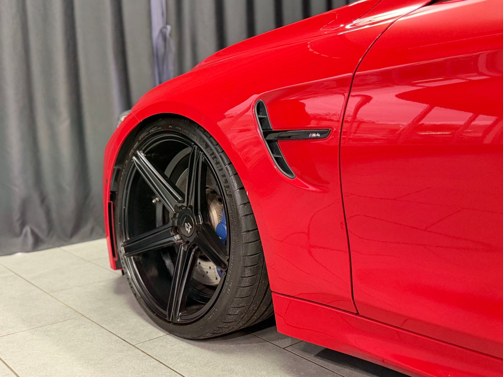 Fahrzeugabbildung BMW M4 Coupe |LCI|INDIVIDUAL|AULITZKY|KW|H/K|