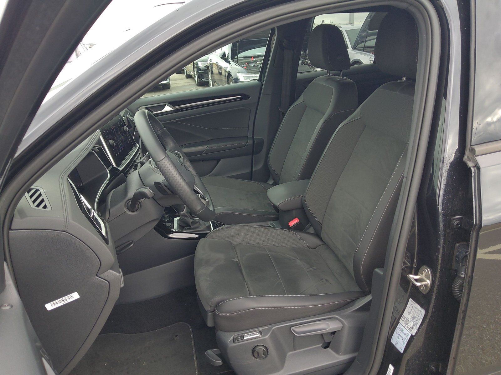 Volkswagen T-Roc - Bild 12