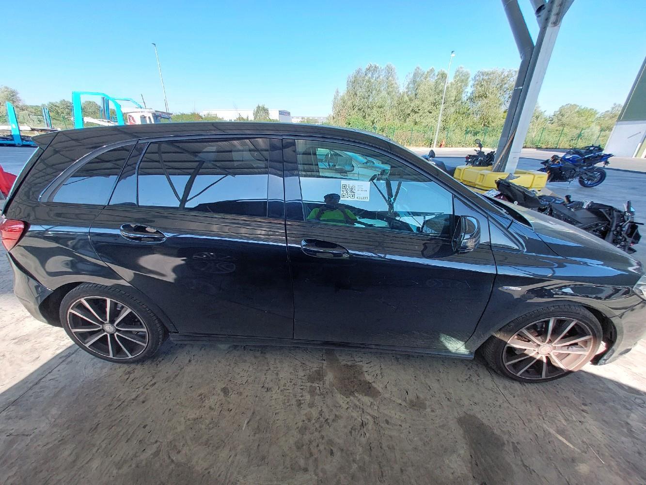 Mercedes-Benz B200 2012 — photo 8