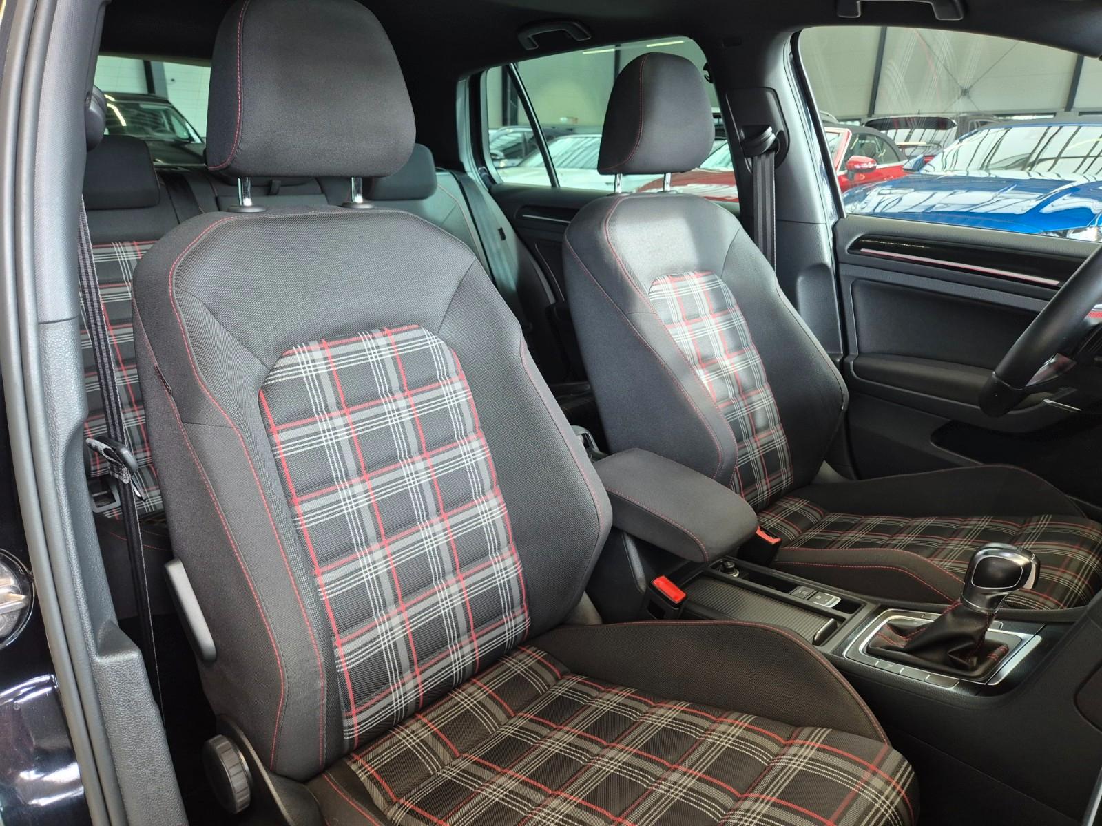 Volkswagen GOLF VII GTI PERFORMANCE NAVI SHZ PDC PANO XENON