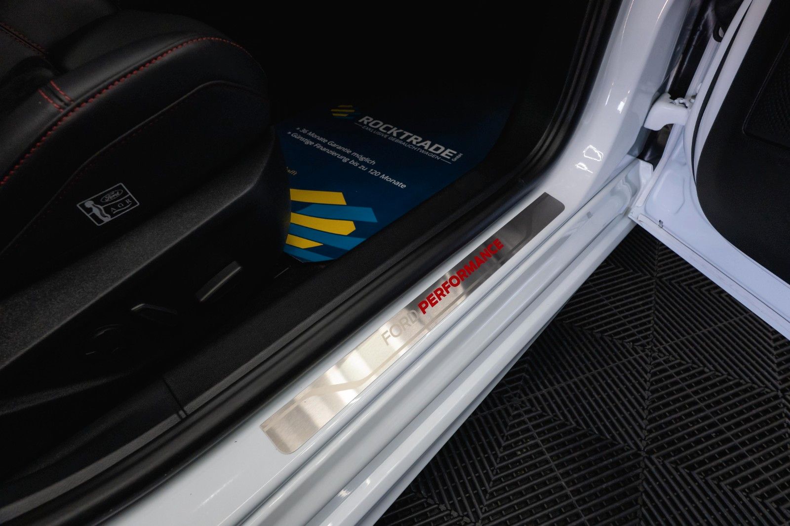 Fahrzeugabbildung Ford Focus Turnier ST X Performance *Head Up*LED*DAB*