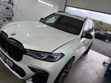 BMW X7 M50i in Weiß, 6-Sitzer, Vollausstattung,  - BMW X7 M50 aus 2020