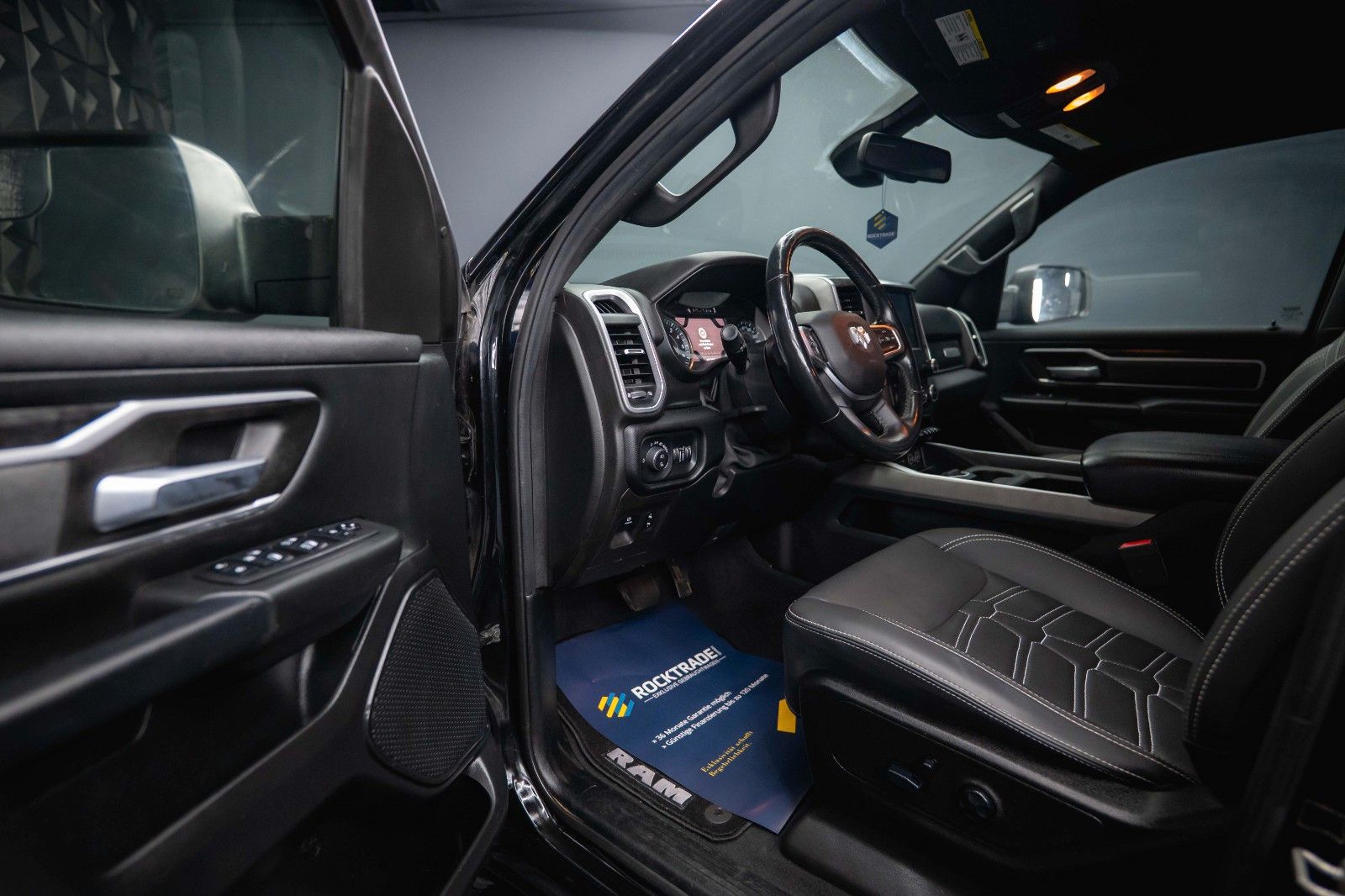 Fahrzeugabbildung Dodge RAM 5.7 V8 HEMI 4x4 OFFROAD Night-Paket *LED*