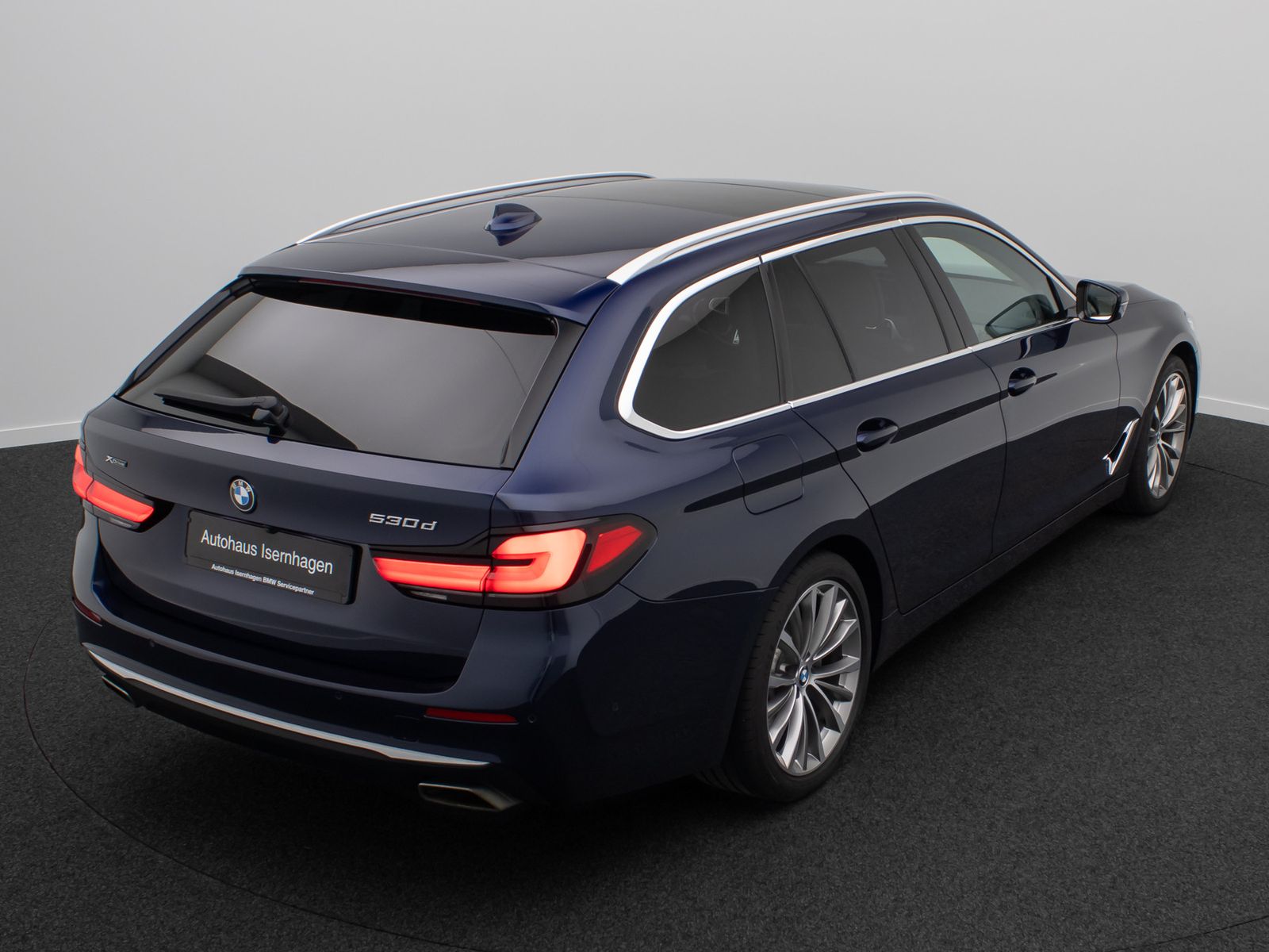 Fahrzeugabbildung BMW 530d xD Luxury Line ACC H/K AHK Panorama HUD 19"