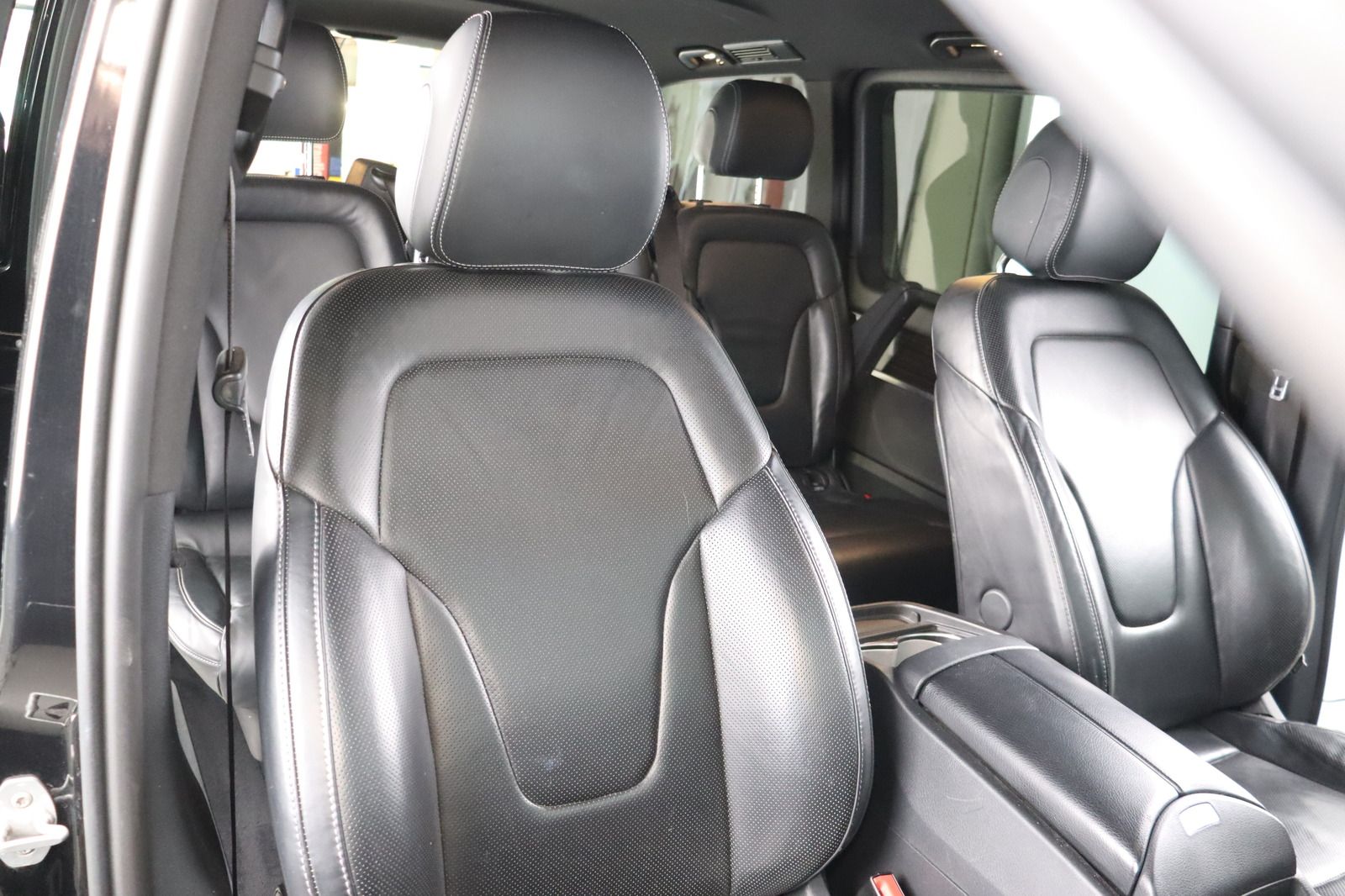 Fahrzeugabbildung Mercedes-Benz V 300 d AMG 4M * DIS * 360 * Burmeister