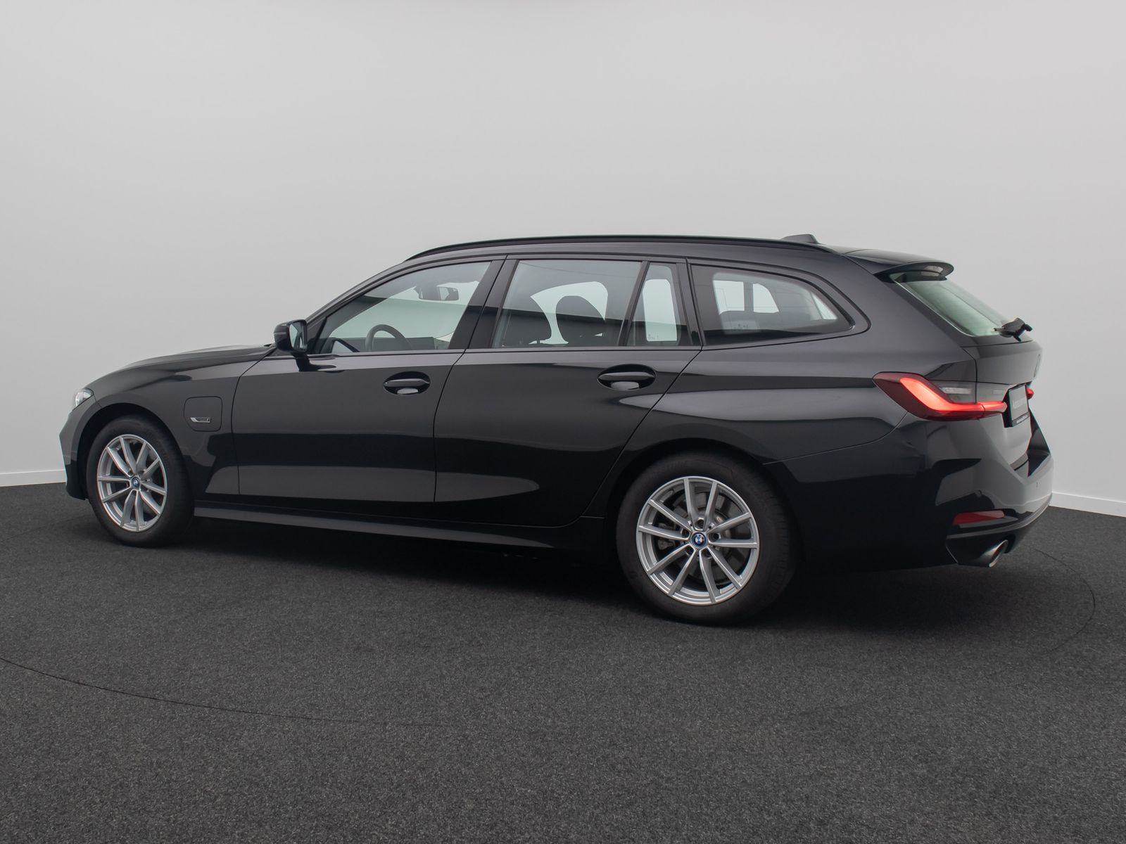 Fahrzeugabbildung BMW 320e  DAB CockPitPlus PDC WidscreenDisplay LED