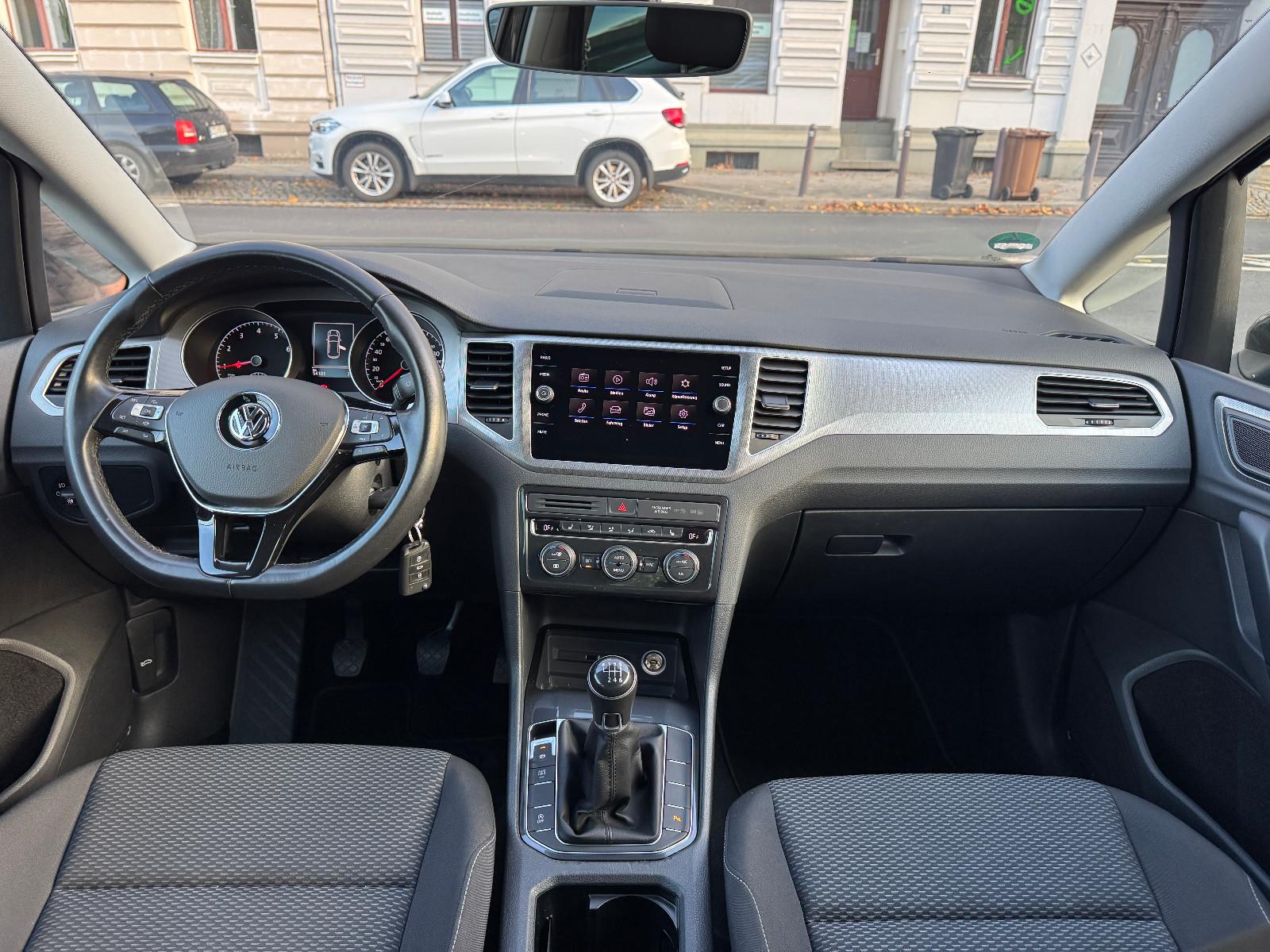 Volkswagen Golf SportsvanVII Trendline PDC V+H Tempomat AHK, миниатюра 9