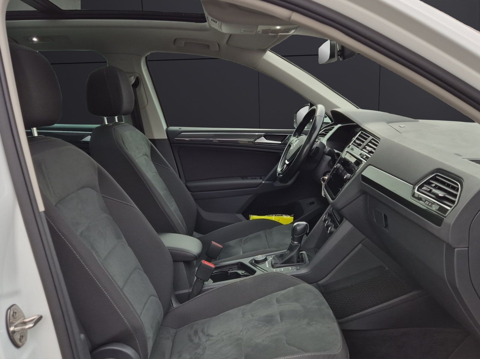 Fahrzeugabbildung Volkswagen Tiguan TDI Highline DSG 4M R-Line Standhzg. LED