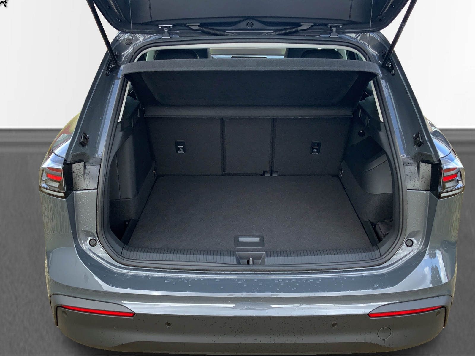 Tiguan Life 1,5 l eHybrid LED+, RFK, NAV, SHZ.