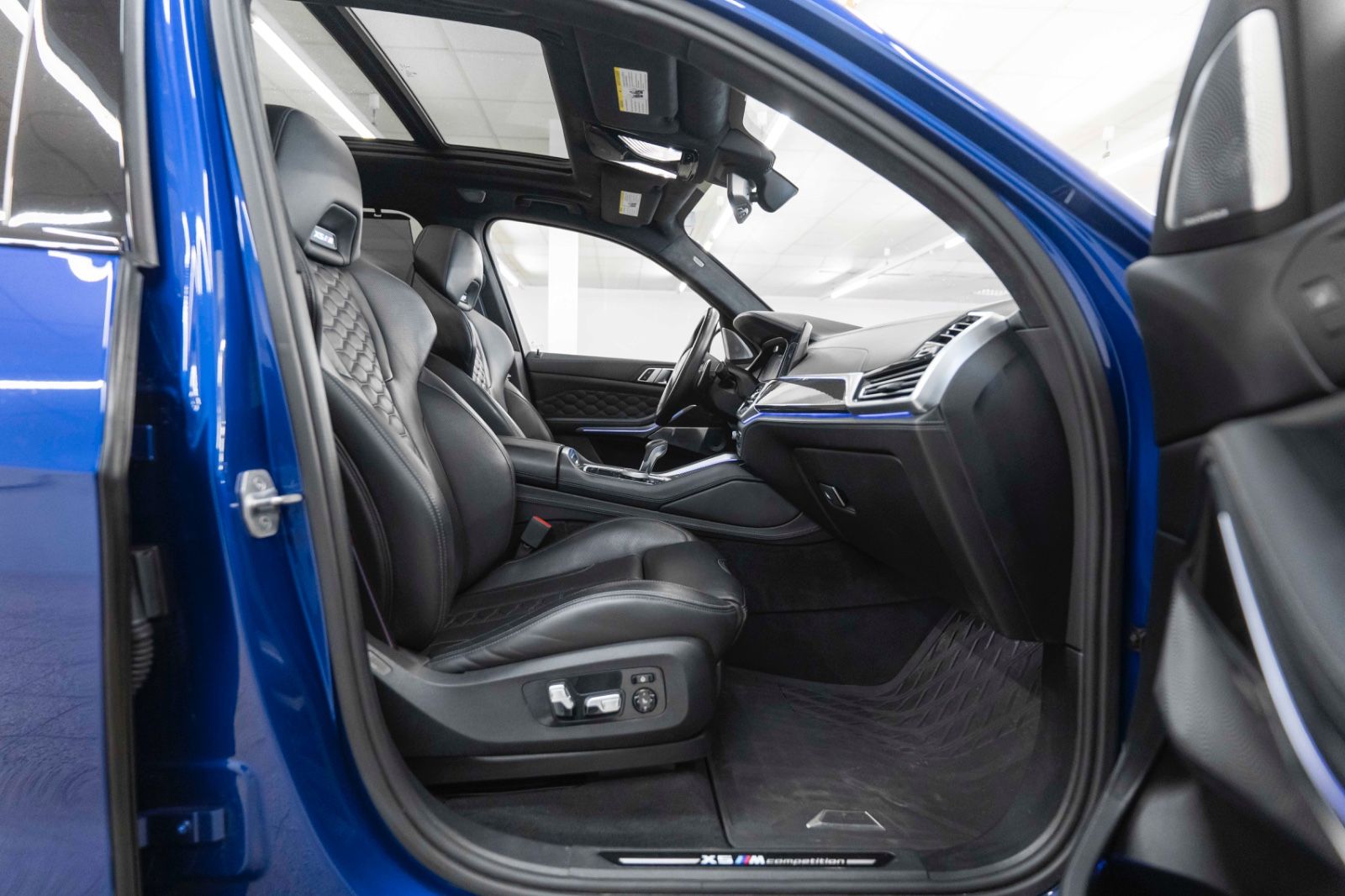 Fahrzeugabbildung BMW X5 M Competition B&W LASER HUD 360° PANO ACC