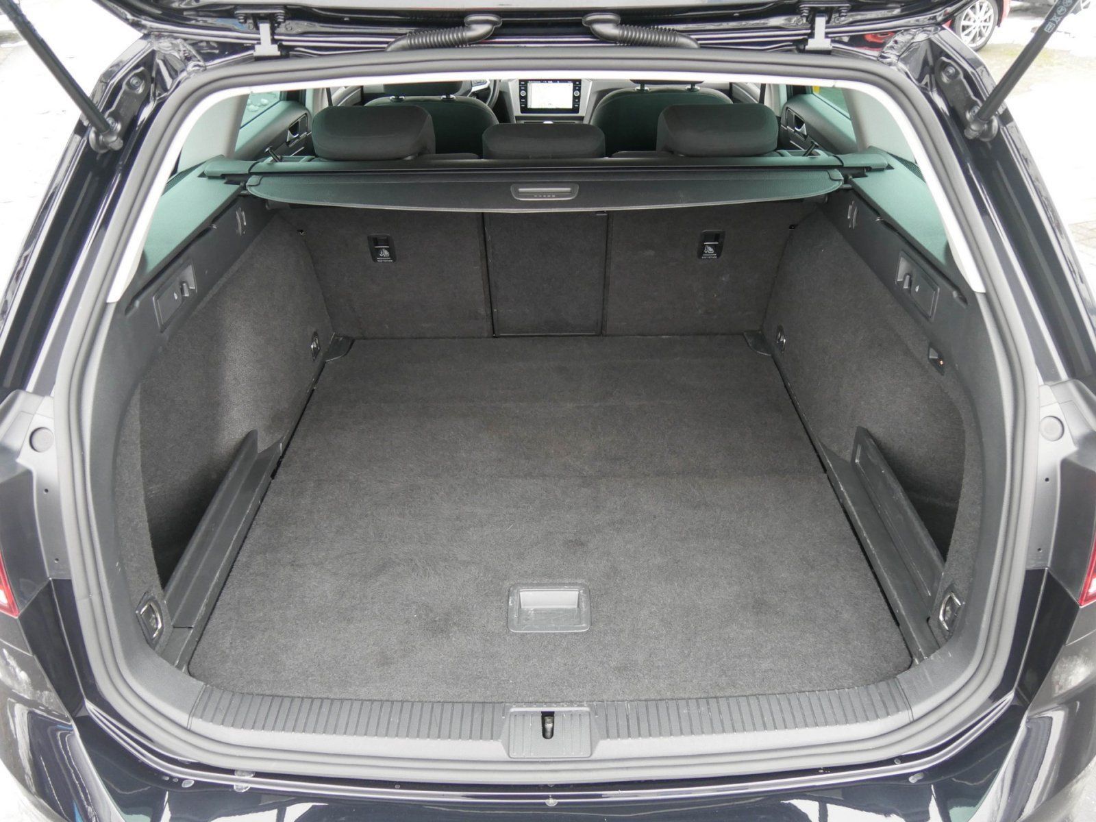 Volkswagen Passat Variant - Bild 15