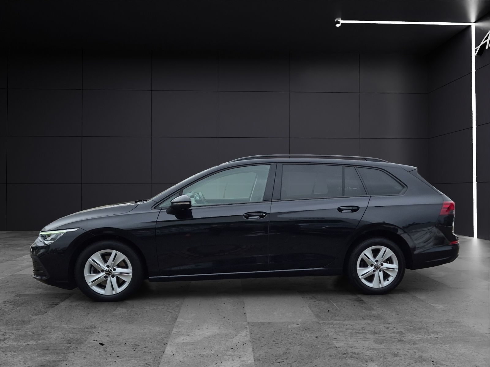 Fahrzeugabbildung Volkswagen Golf VIII Variant Life DSG LED AHK Navi AID ACC