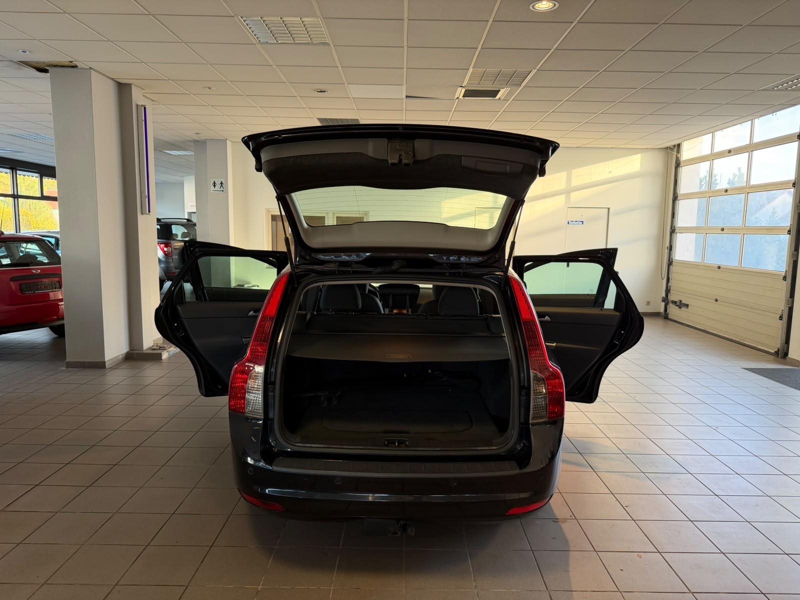 Volvo V50 2009 — photo 18