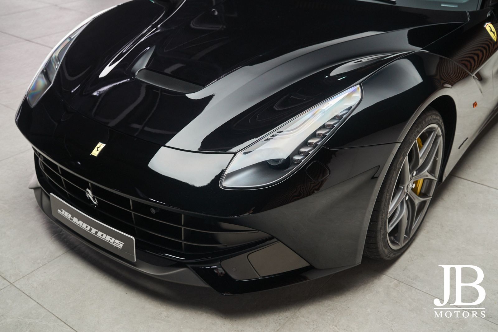 Fahrzeugabbildung Ferrari F12 Carbon Lift LED JBL Kamera Electric Seats