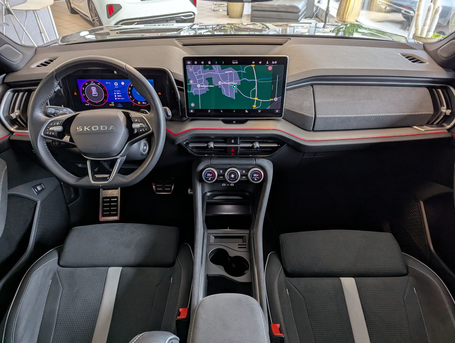 Fahrzeugabbildung SKODA Kodiaq 2.0 TDI Sportline 7-Sitze ACC Memory 20"