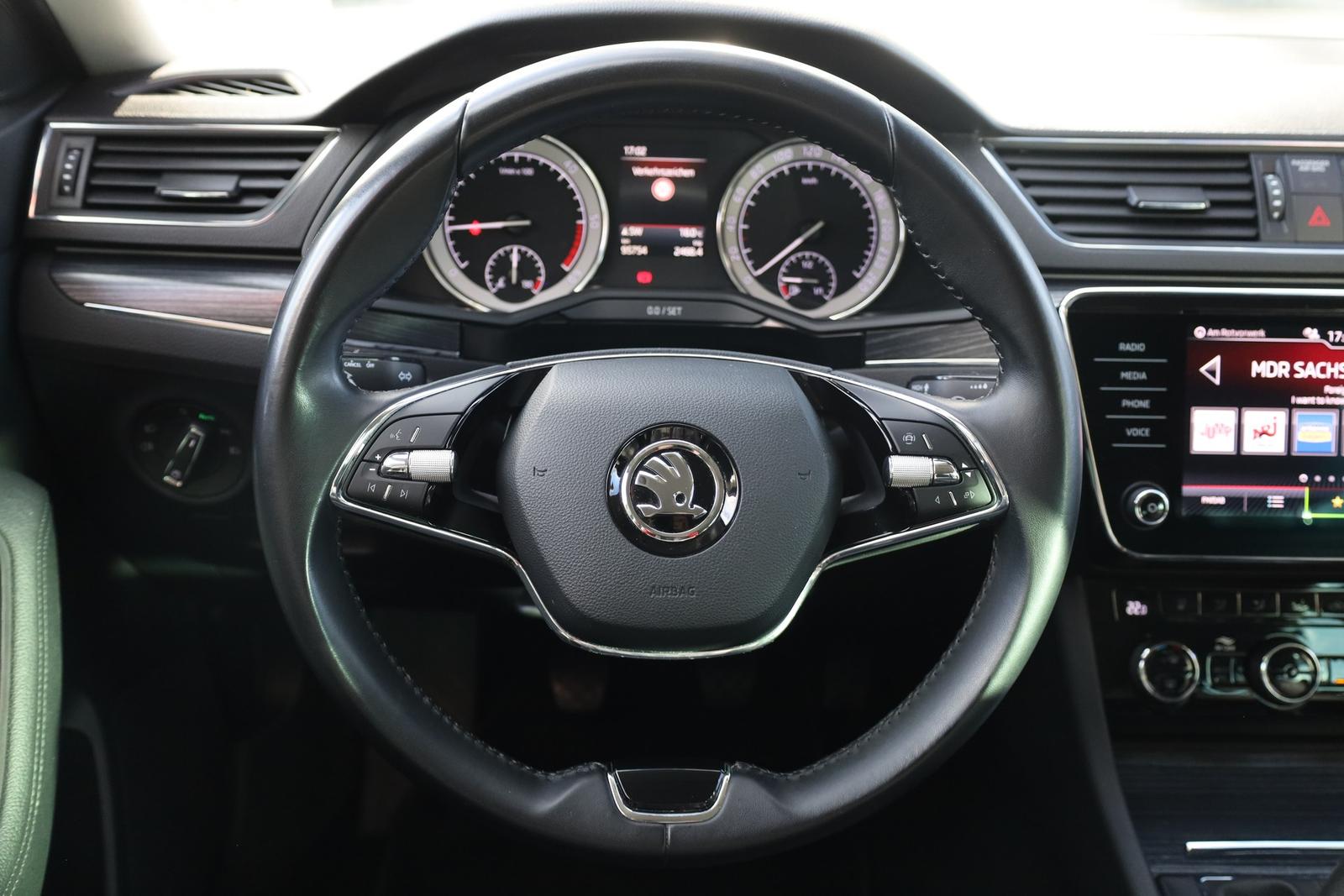 Skoda Superb Combi 2.0 TDI LED AHK Leder Navi Memory