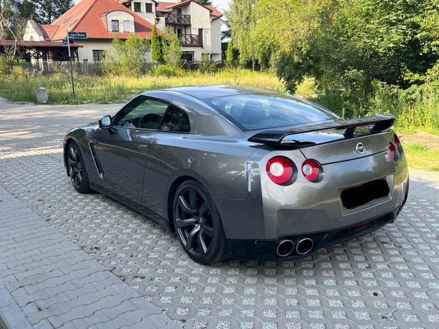 Nissan GT-R Premium Edition