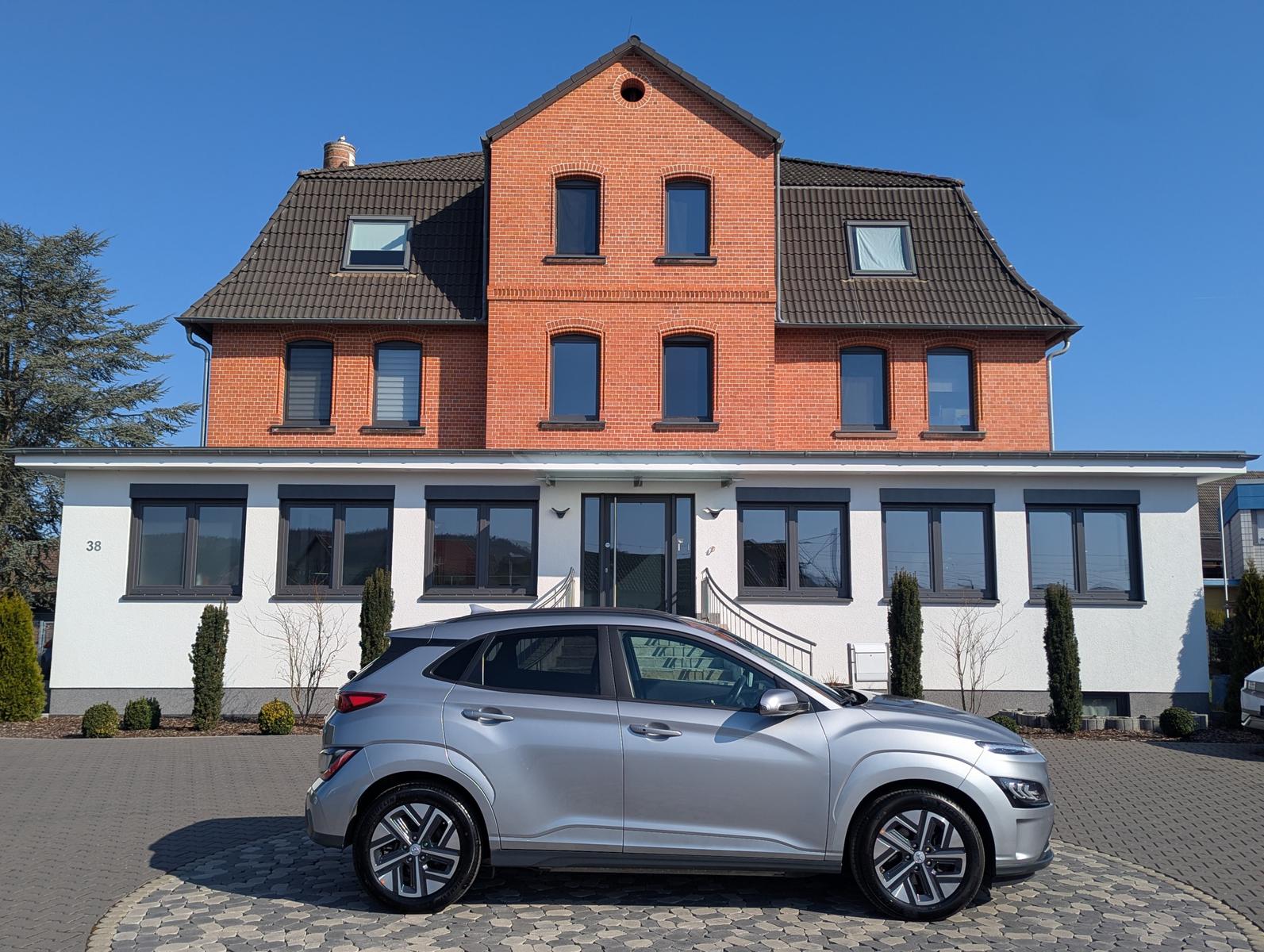 Hyundai Kona Elektro Trend LED ACC CAM WÄMPU SHZ LHZ AHK