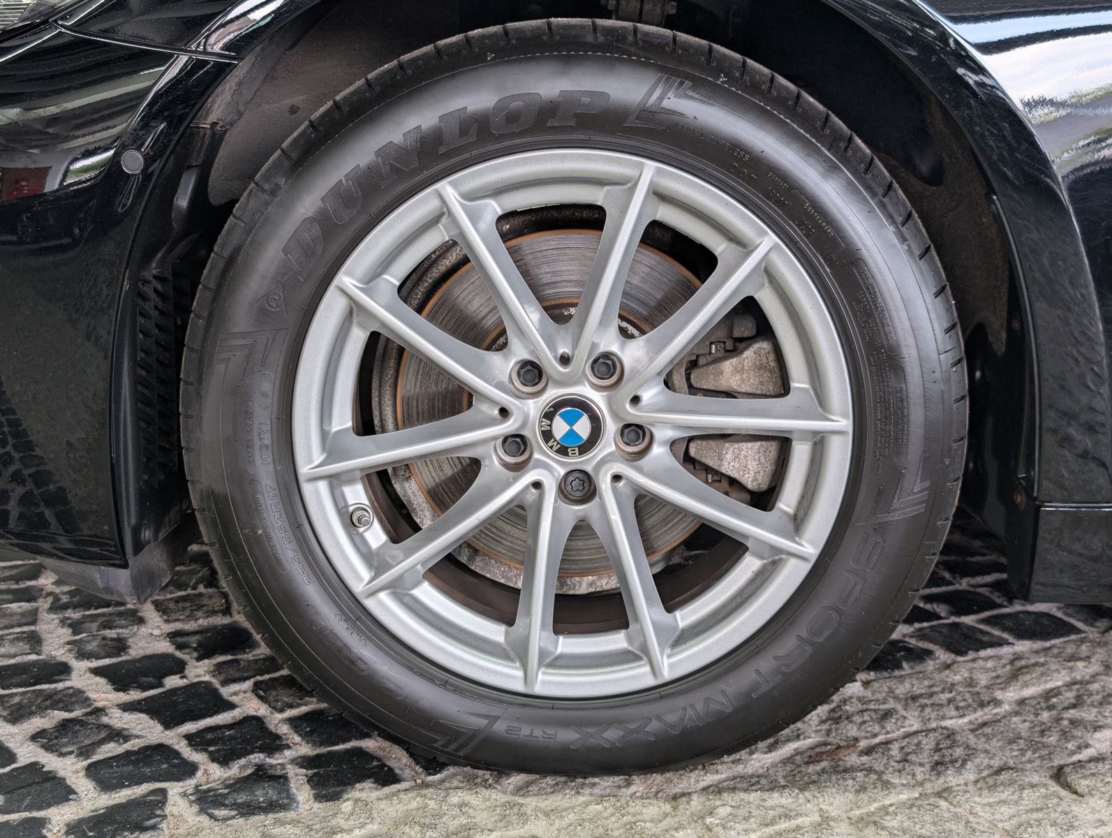 Fahrzeugabbildung BMW 520d M Sport MHEV LEDER HUD AMBI LED APP 4xSHZ