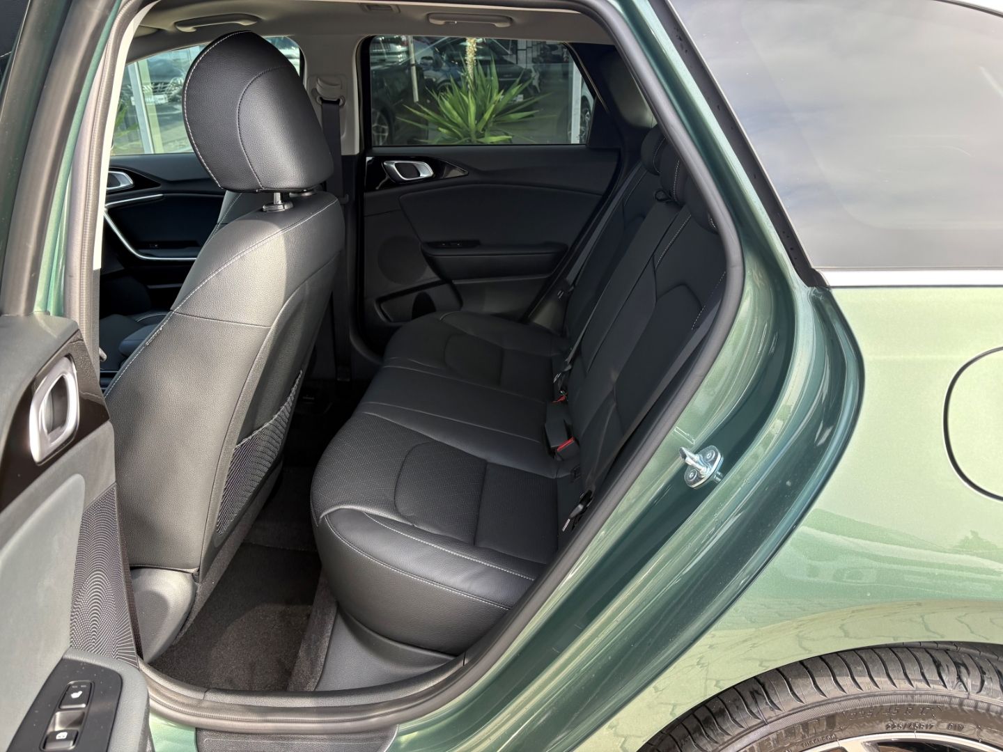 Fahrzeugabbildung Kia Ceed_sw Platinum Edition 1.5 T-GDI P4 TotWinkAss