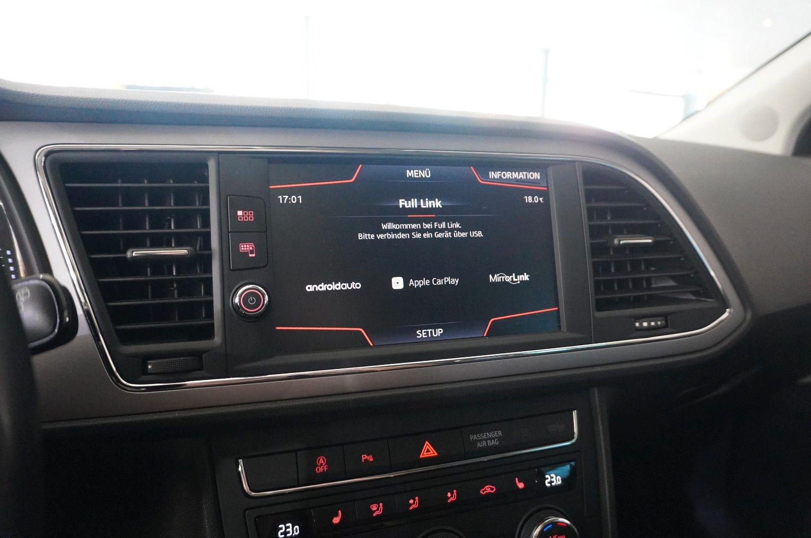Fahrzeugabbildung SEAT Leon ST 1.6 TDI STYLE DSG NAVI/LED/KAMERA/SH/AHK