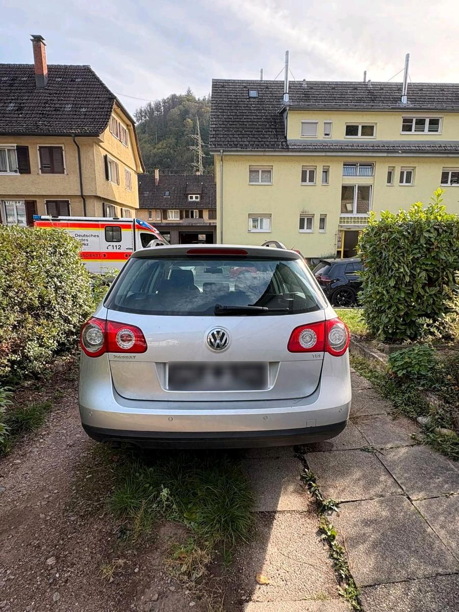 Volkswagen Passat 2005 — rear view