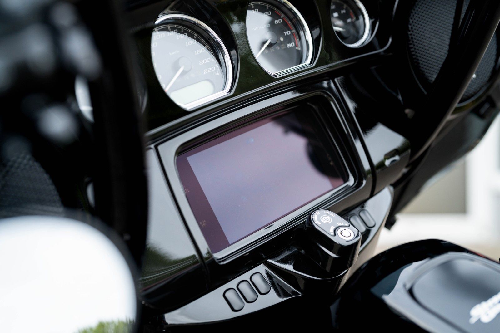 Fahrzeugabbildung Harley-Davidson FLHXST STREET GLIDE ST 117 -Kesstech-