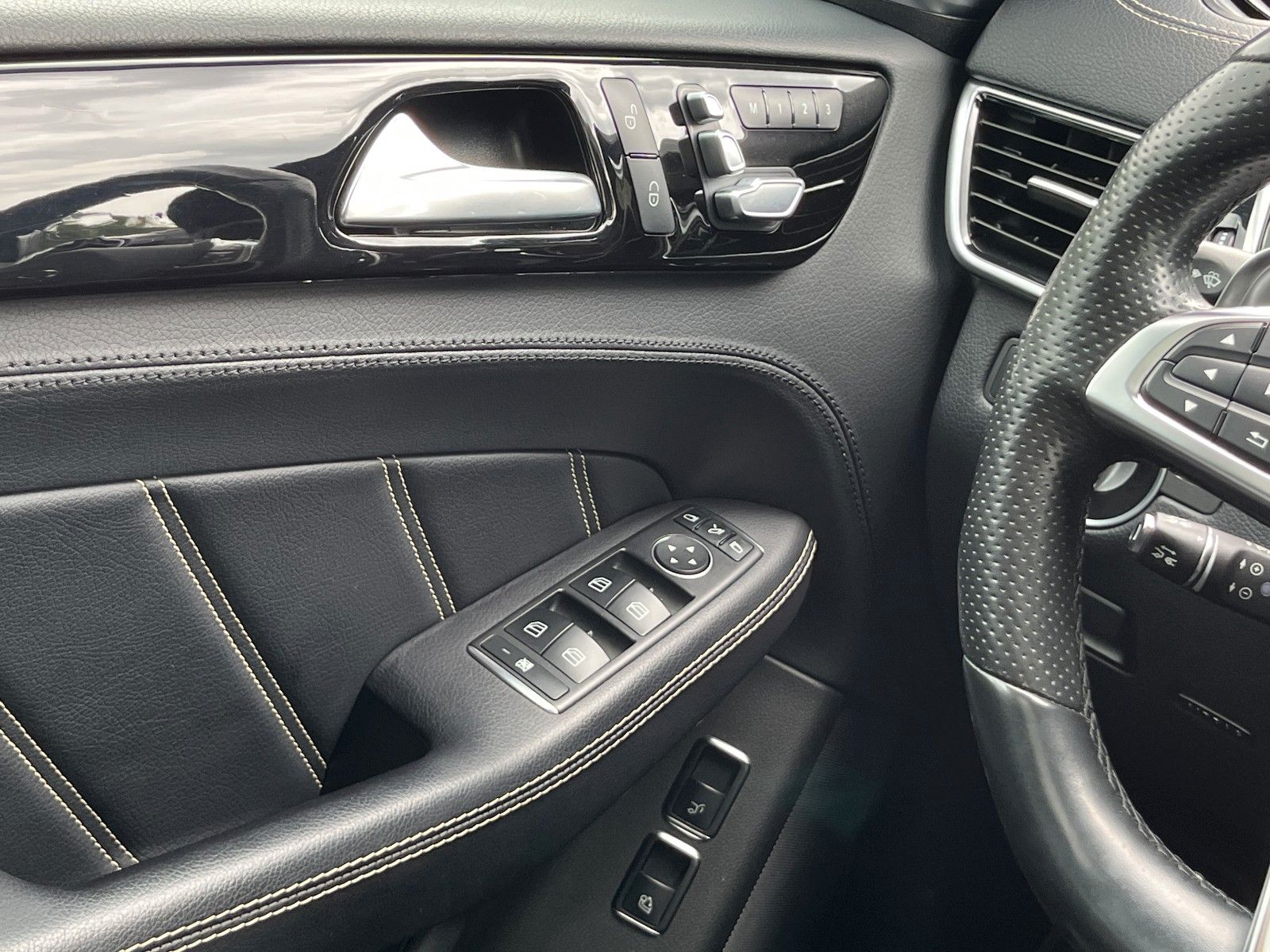 Fahrzeugabbildung Mercedes-Benz *INFERNO*4Matic*HK Audio*SHZ*NAVI*
