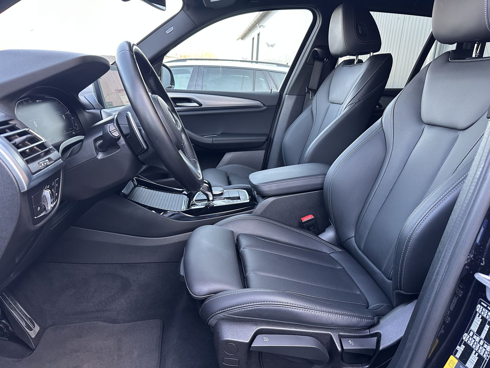 Fahrzeugabbildung BMW X3 xDrive30e M-Sport NAV+LED+AHK+H&K+KAMERA+19ZO