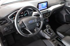 Fahrzeugabbildung Ford Focus Cool & Connect NAVI + WinterPaket + PDC
