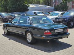 Fahrzeugabbildung Daimler V8 Automatik