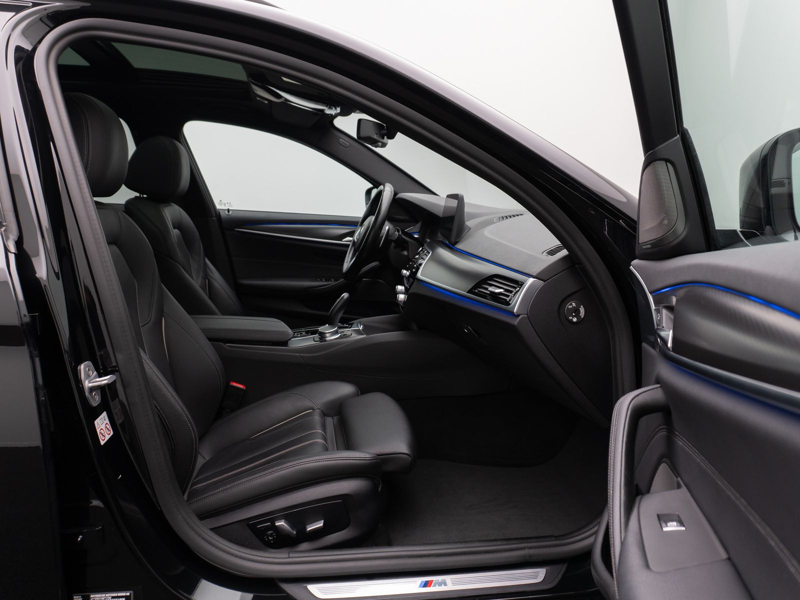 Fahrzeugabbildung BMW 520d xD M Sport Panorama Kamera DAB H/K Alarm