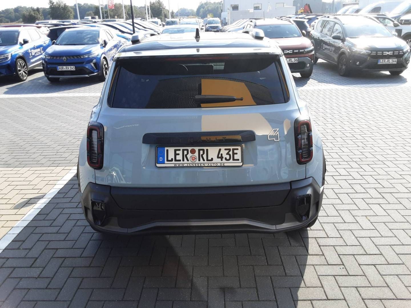 Fahrzeugabbildung Renault 4 E-Tech elektrisch Techno 150 Comfort Range