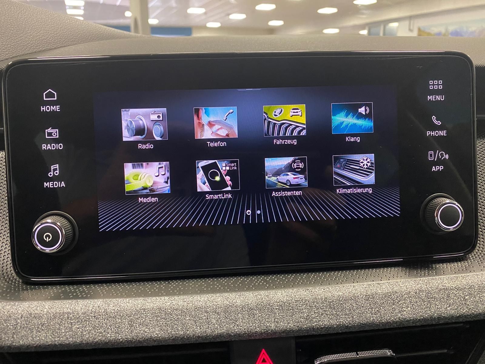 Fahrzeugabbildung SKODA Scala 1.0 TSI Selection APP+KLIMA+RFK+SITZHEIZ++