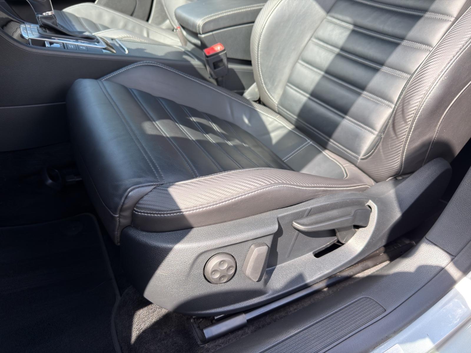 Volkswagen Passat CC R Line AHK Leder Navi PDC Bi Xenon DSG