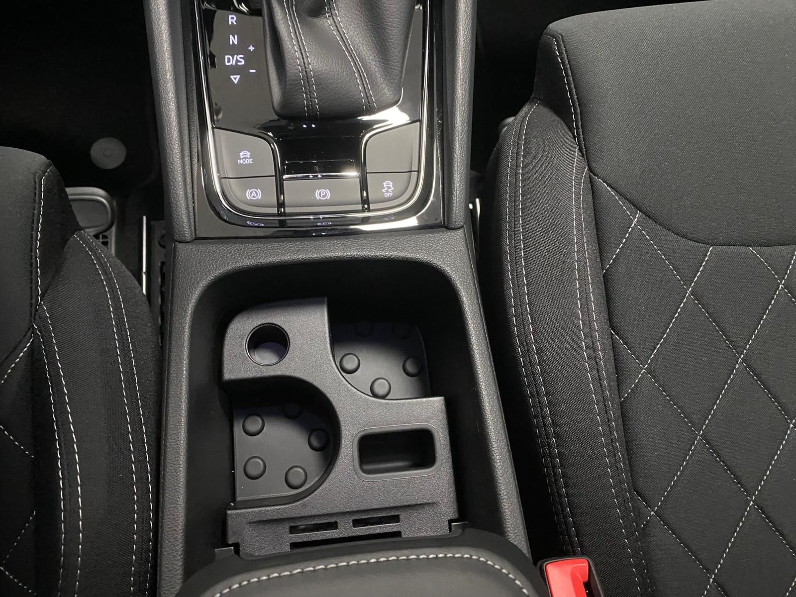 Fahrzeugabbildung SKODA Karoq 1.5 TSI SPORTLINE+5J GA+MATRIX+ACC+360+AHK