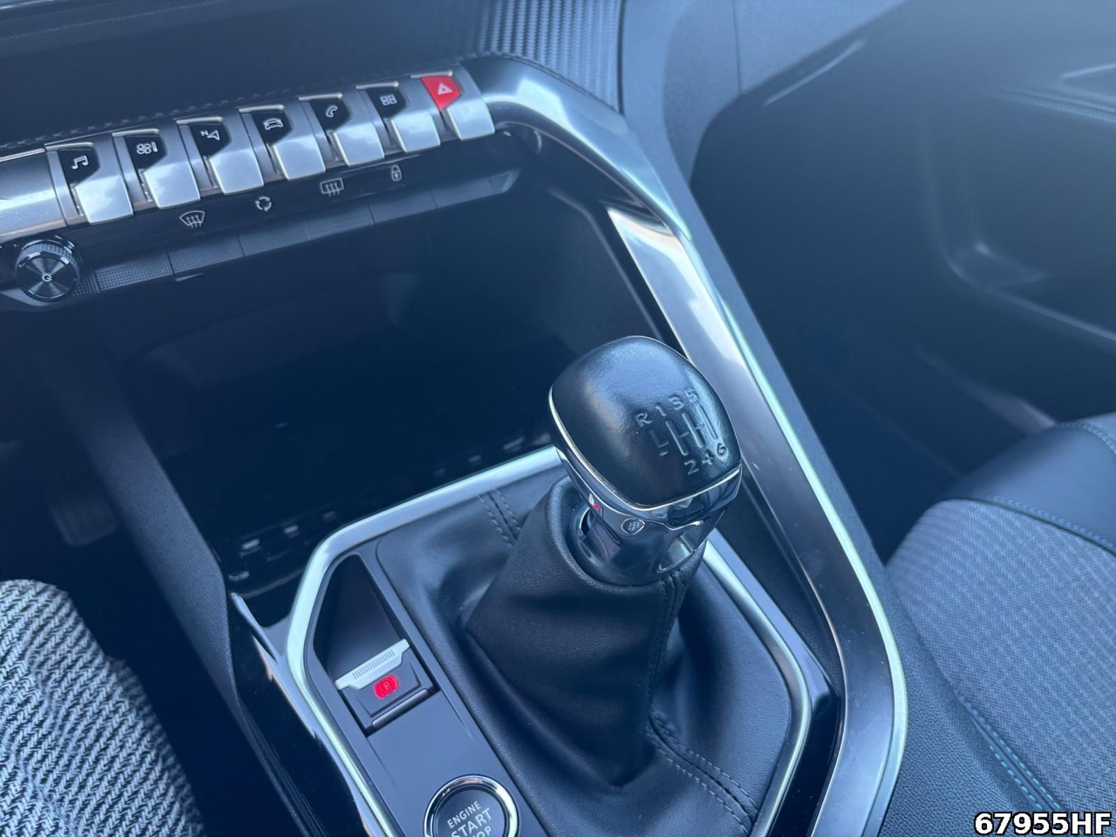 Fahrzeugabbildung Peugeot 3008 Allure +SHZ+CARPLAY+KEYLESS+180KMERA