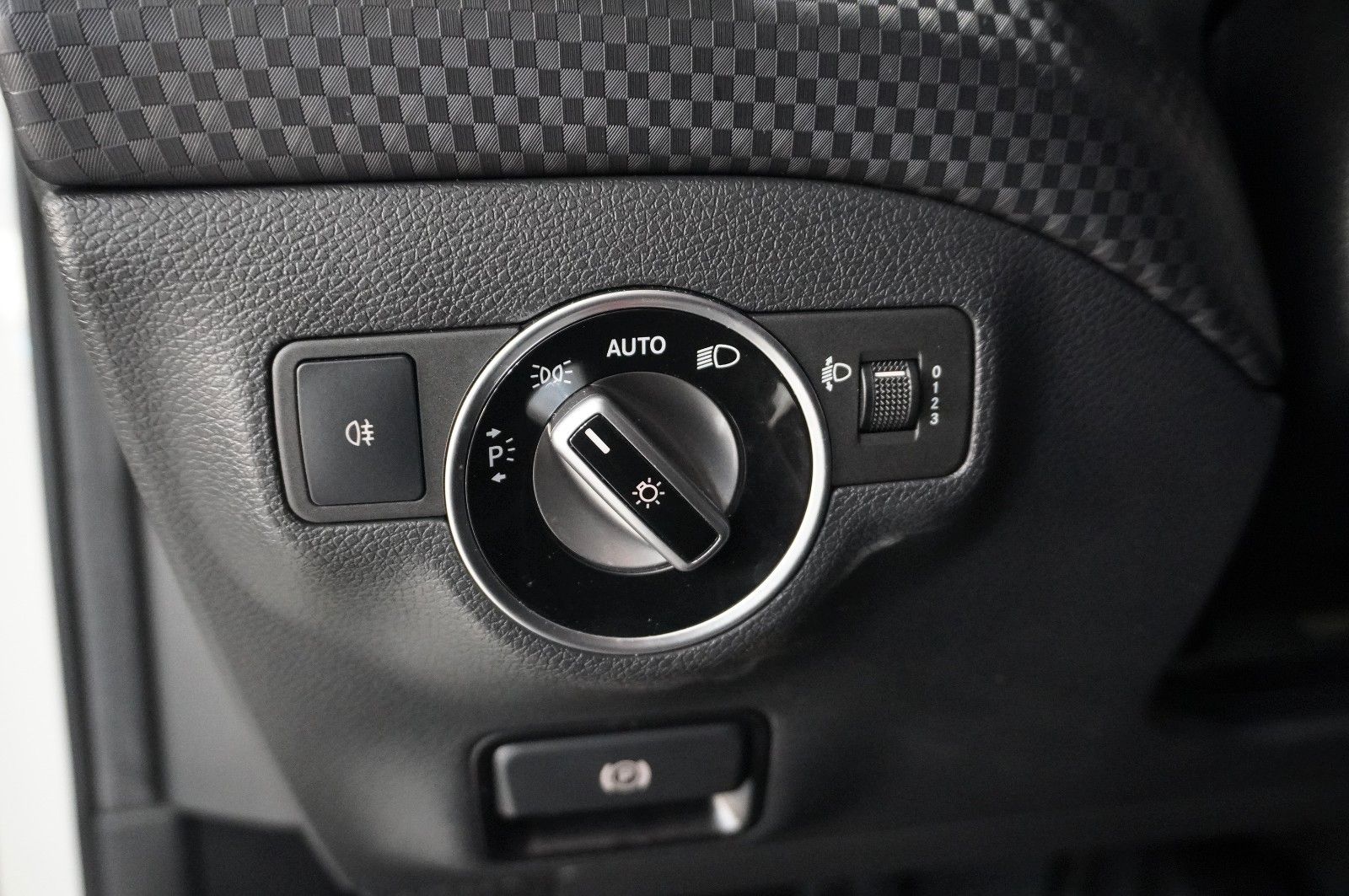 Fahrzeugabbildung Mercedes-Benz A 180 CDI URBAN KLIMA/SHZ/PDC/TEMP./SPORT/AHK