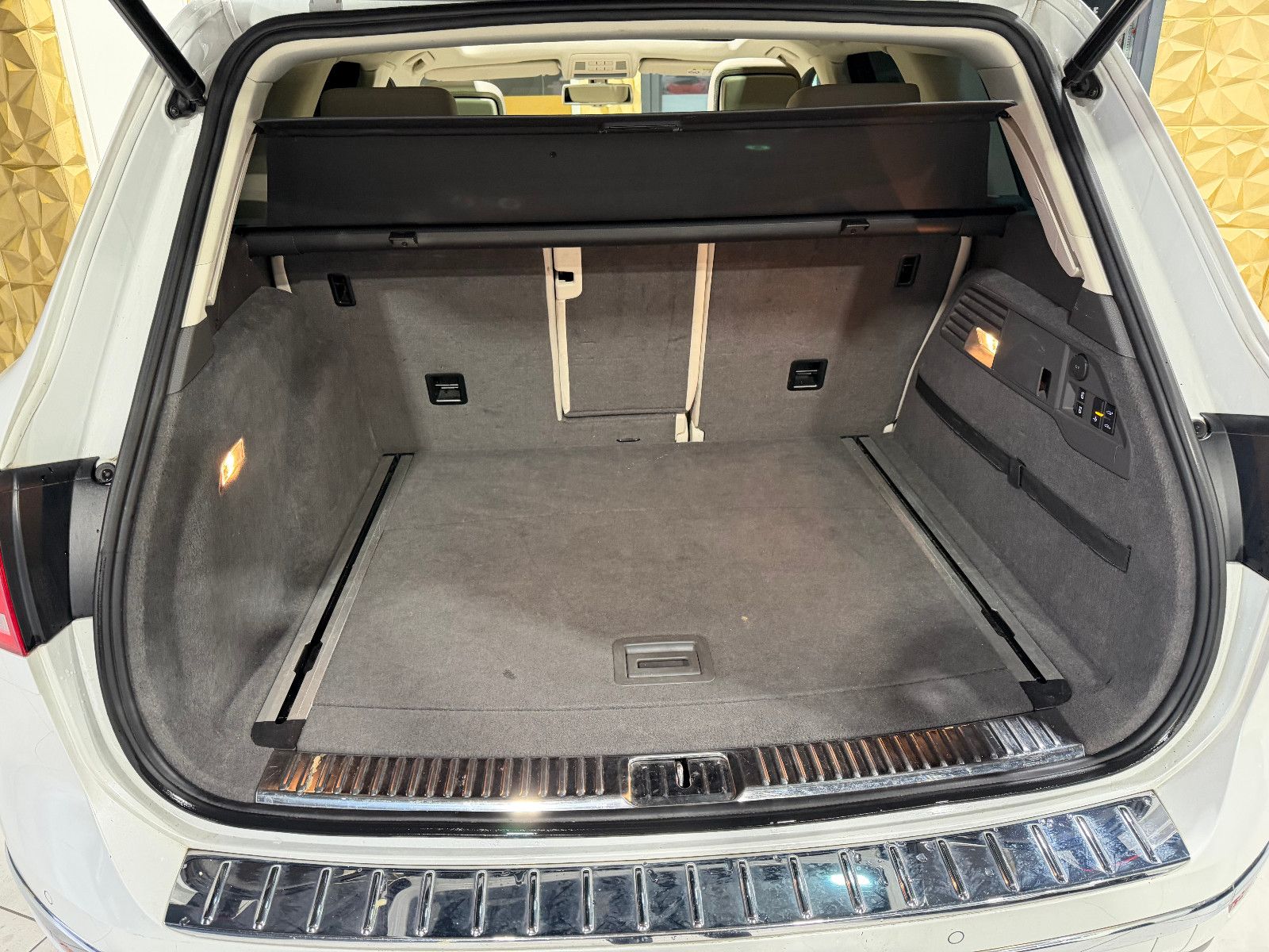 Fahrzeugabbildung Volkswagen Touareg V8 TDI /PANO7MEMORY/360°KAM/DYNAUDIO