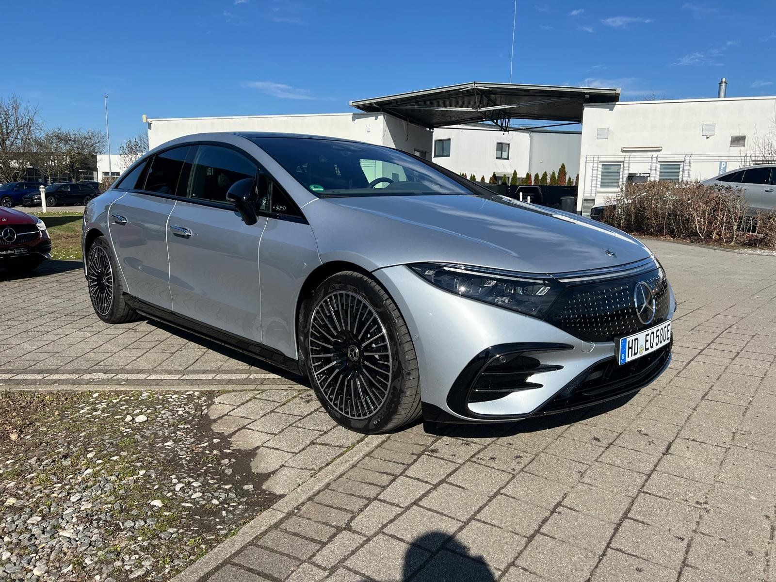 Fahrzeugabbildung Mercedes-Benz EQS 580 4M AMG Premium+ HYPER Massage HAL Carbon