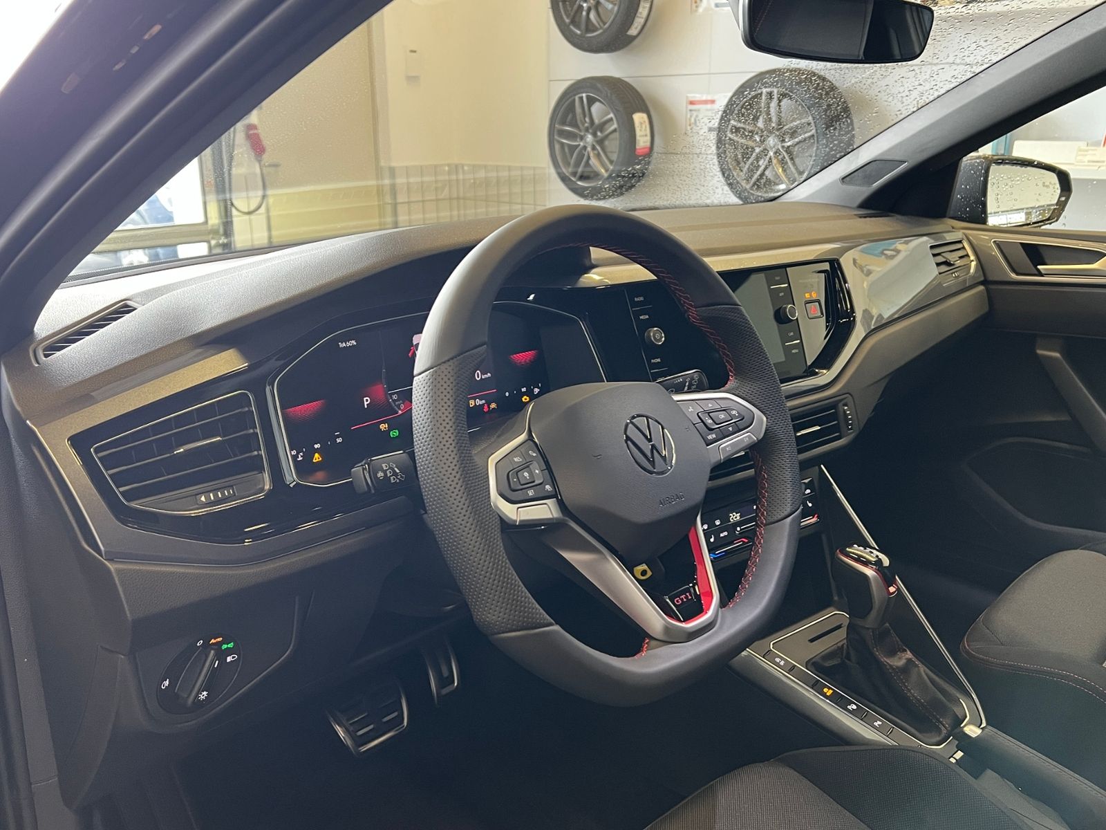 Fahrzeugabbildung Volkswagen Polo GTI 2.0 TSI DSG *IQ.Light, ACC, Ready2Disco