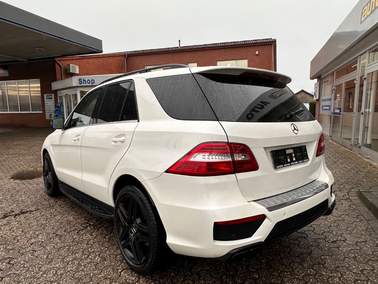 Fahrzeugabbildung Mercedes-Benz ML 63 AMG 4M Perform/AHK/Pano/Nachtsicht/21"/ACC
