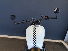 TRIUMPH Bonneville Thruxton Umbau +++ HIGHSIDER + RIZOMA