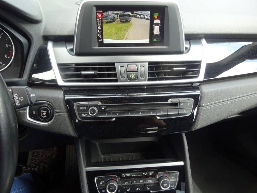 Fahrzeugabbildung BMW 218d 2 Active Tourer 218d Sport Line AHK