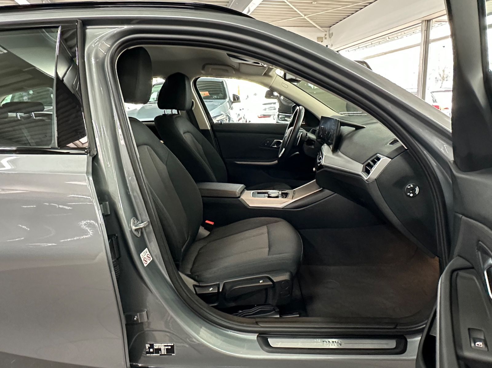 BMW 318 d Touring Facelift+Driving Assistant+Curved foto 16