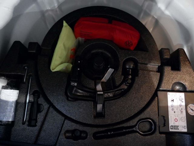 Fahrzeugabbildung Volkswagen T-Roc Style 2.0 TDI DSG | LED RFK AHK ACC