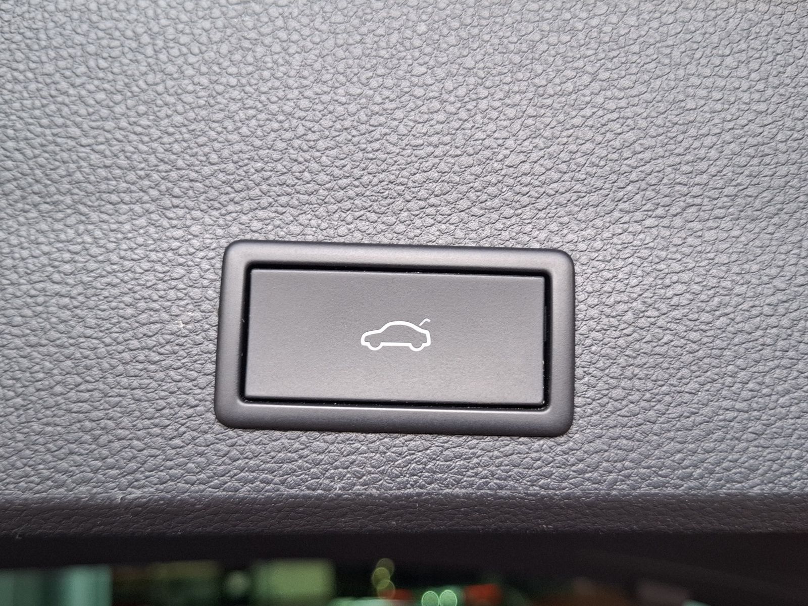 Fahrzeugabbildung SEAT Ateca TSI Xperience DSG LED AHK Navi AID ACC RFK
