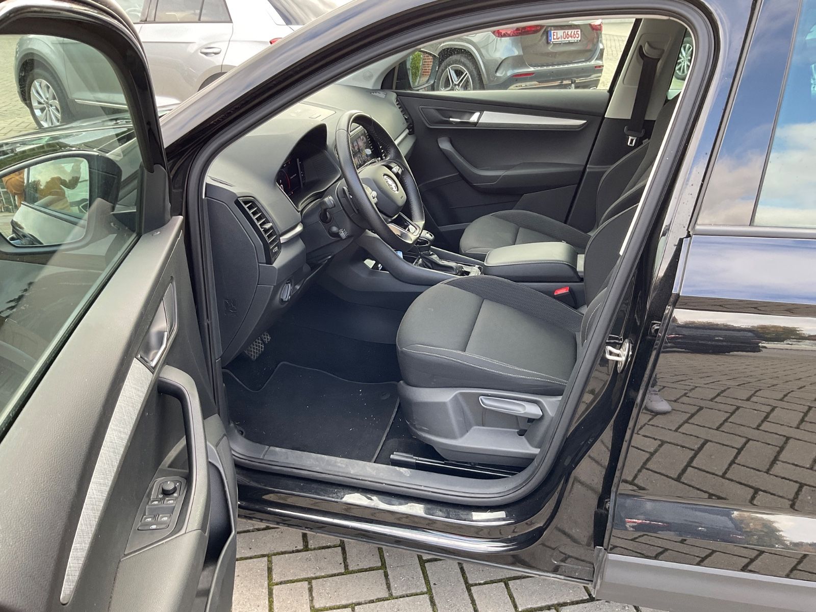 Fahrzeugabbildung SKODA Karoq 1.5l TSI DSG ACC,Kamera,Navi,LED,ACC